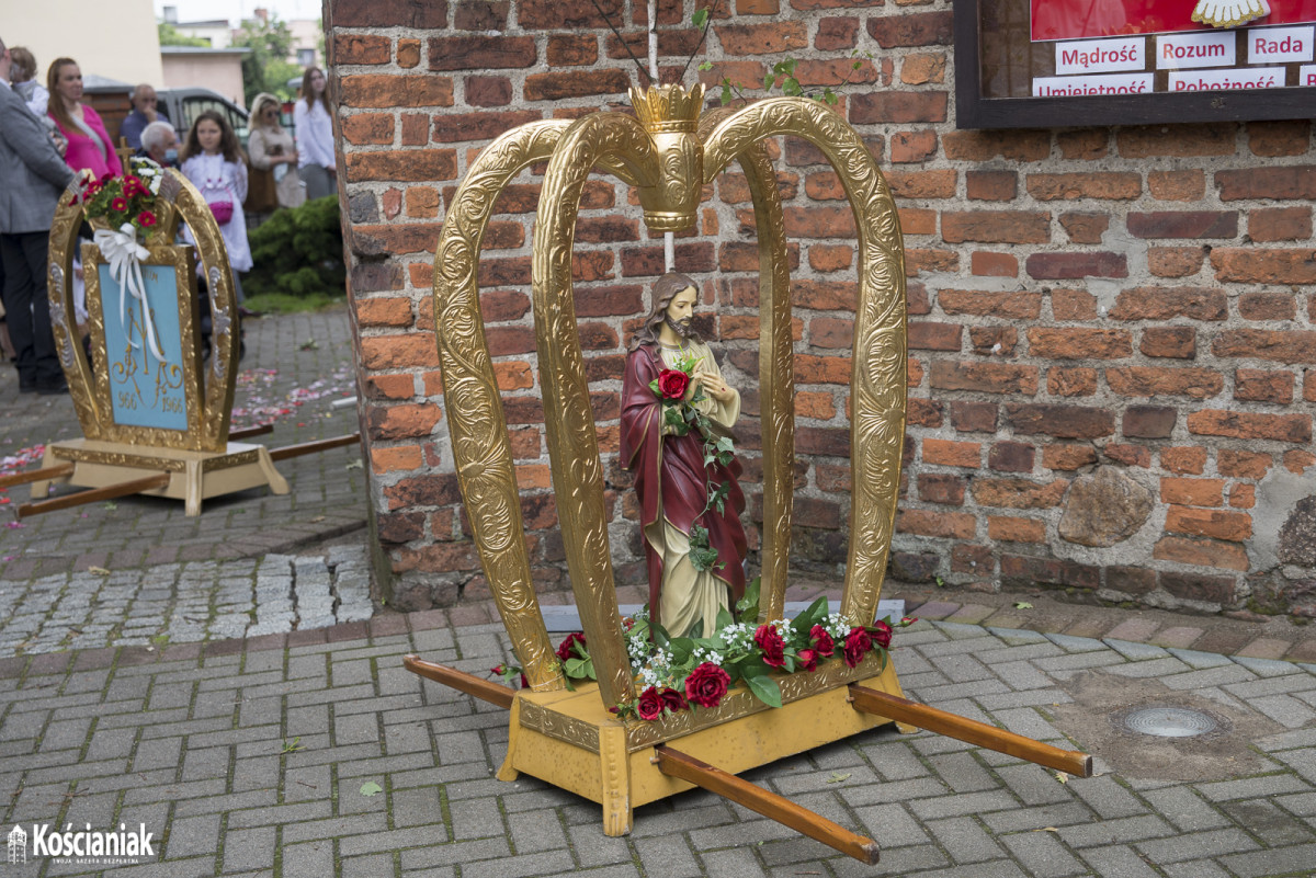Procesja Bożego Ciała wokół kościoła Ducha Św. w Kościanie [ZDJĘCIA]