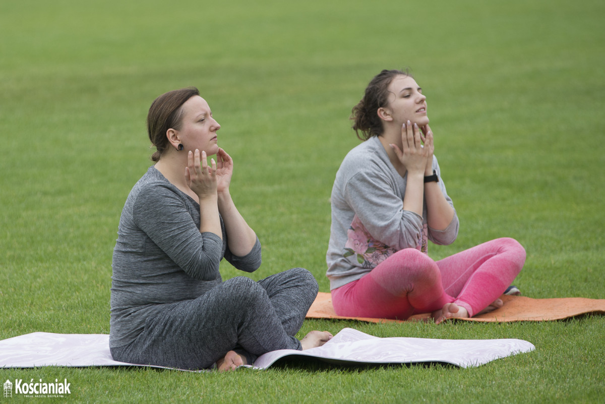 Joga na stadionie w Kościanie [ZDJĘCIA]