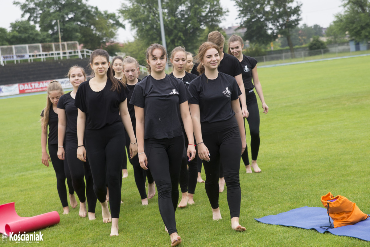 Joga na stadionie w Kościanie [ZDJĘCIA]