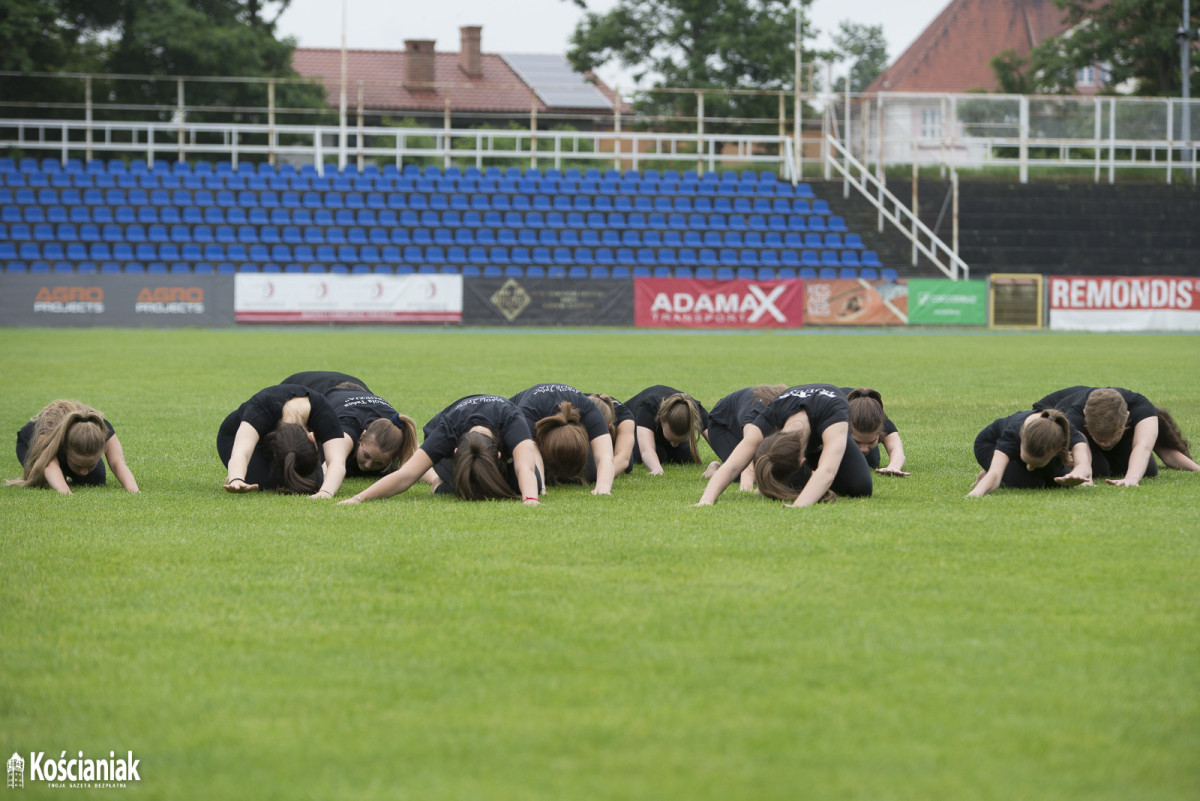 Joga na stadionie w Kościanie [ZDJĘCIA]