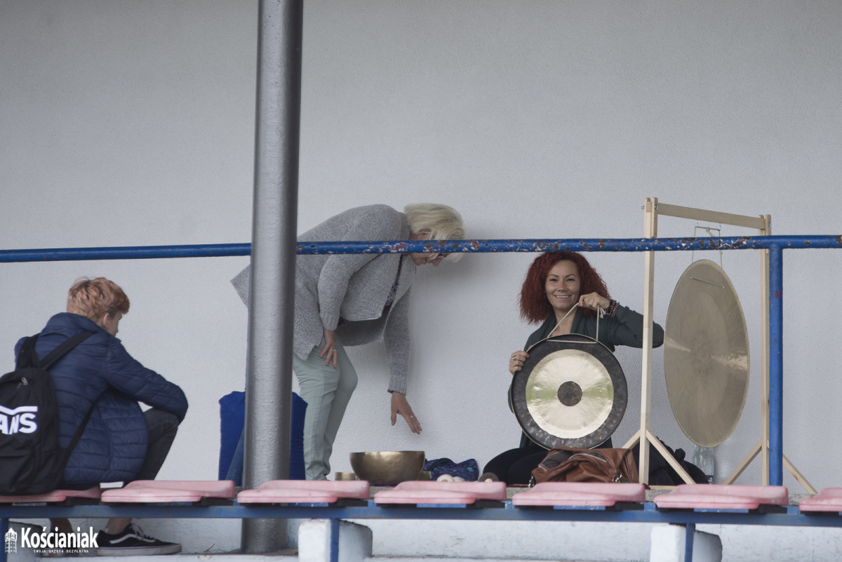 Joga na stadionie w Kościanie [ZDJĘCIA]