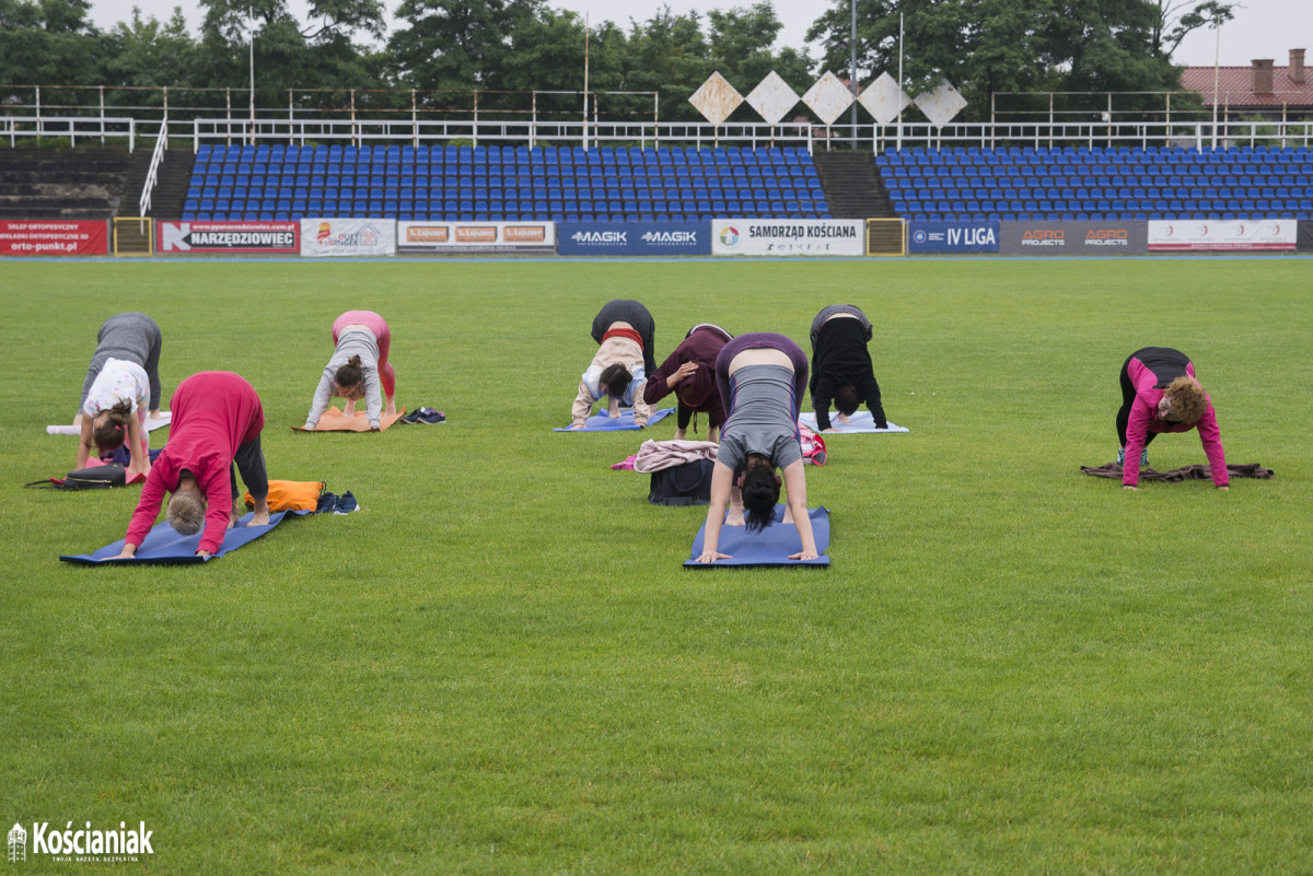 Joga na stadionie w Kościanie [ZDJĘCIA]