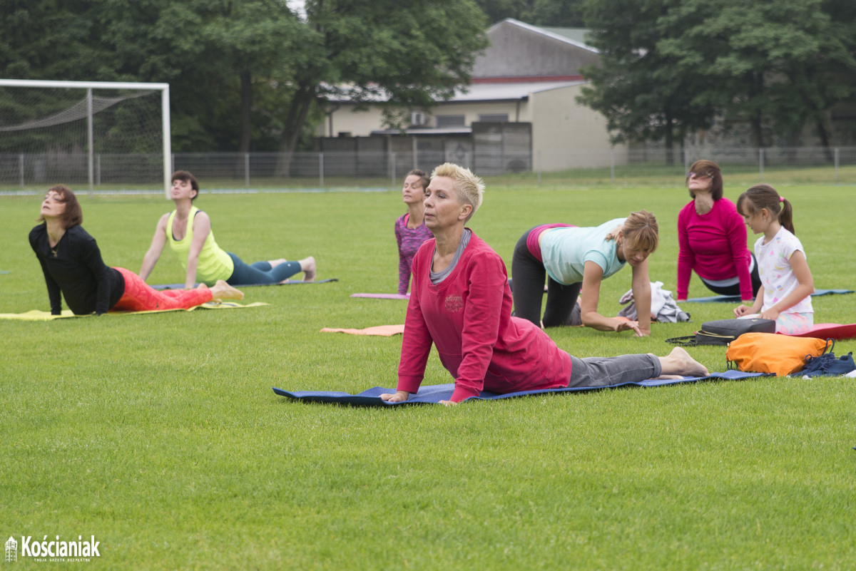 Joga na stadionie w Kościanie [ZDJĘCIA]