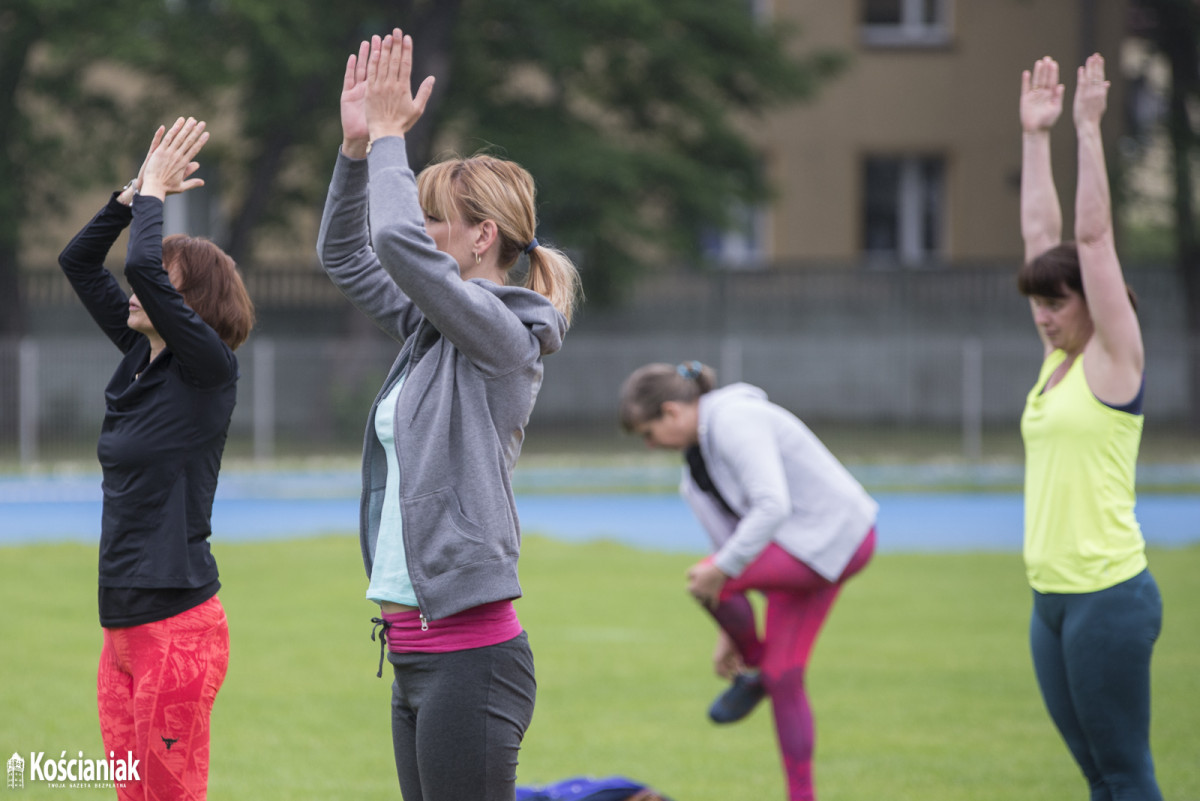 Joga na stadionie w Kościanie [ZDJĘCIA]