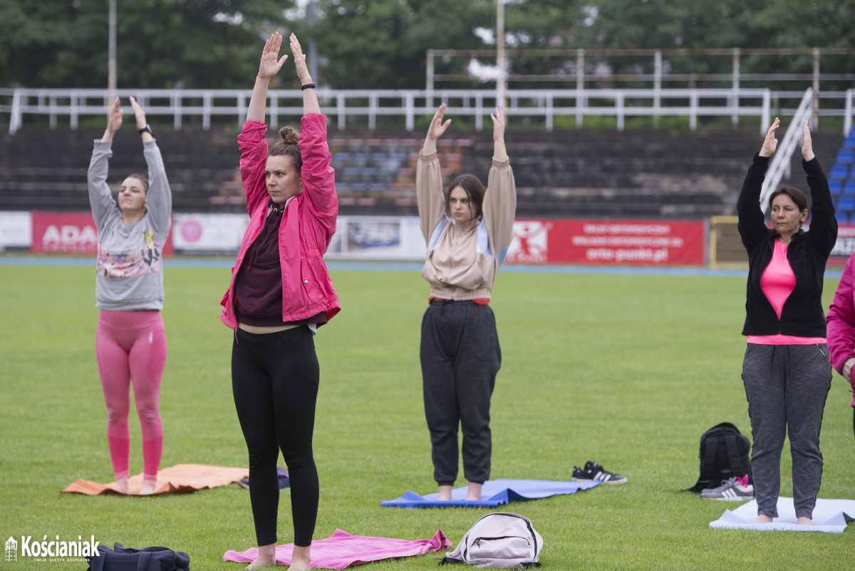 Joga na stadionie w Kościanie [ZDJĘCIA]