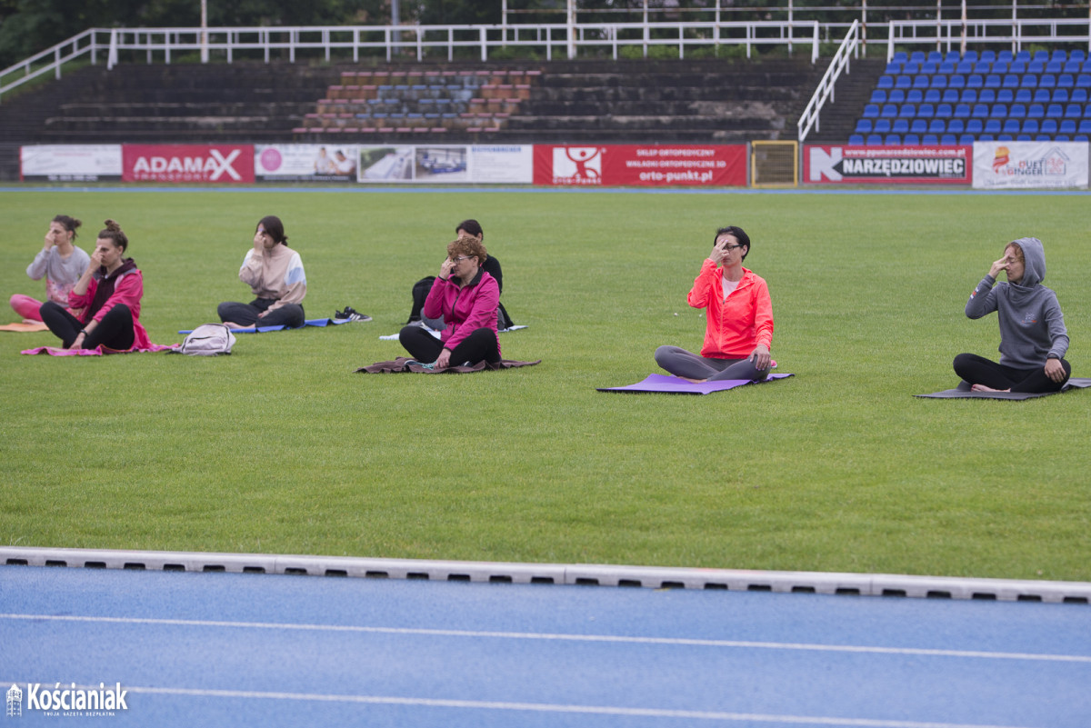 Joga na stadionie w Kościanie [ZDJĘCIA]