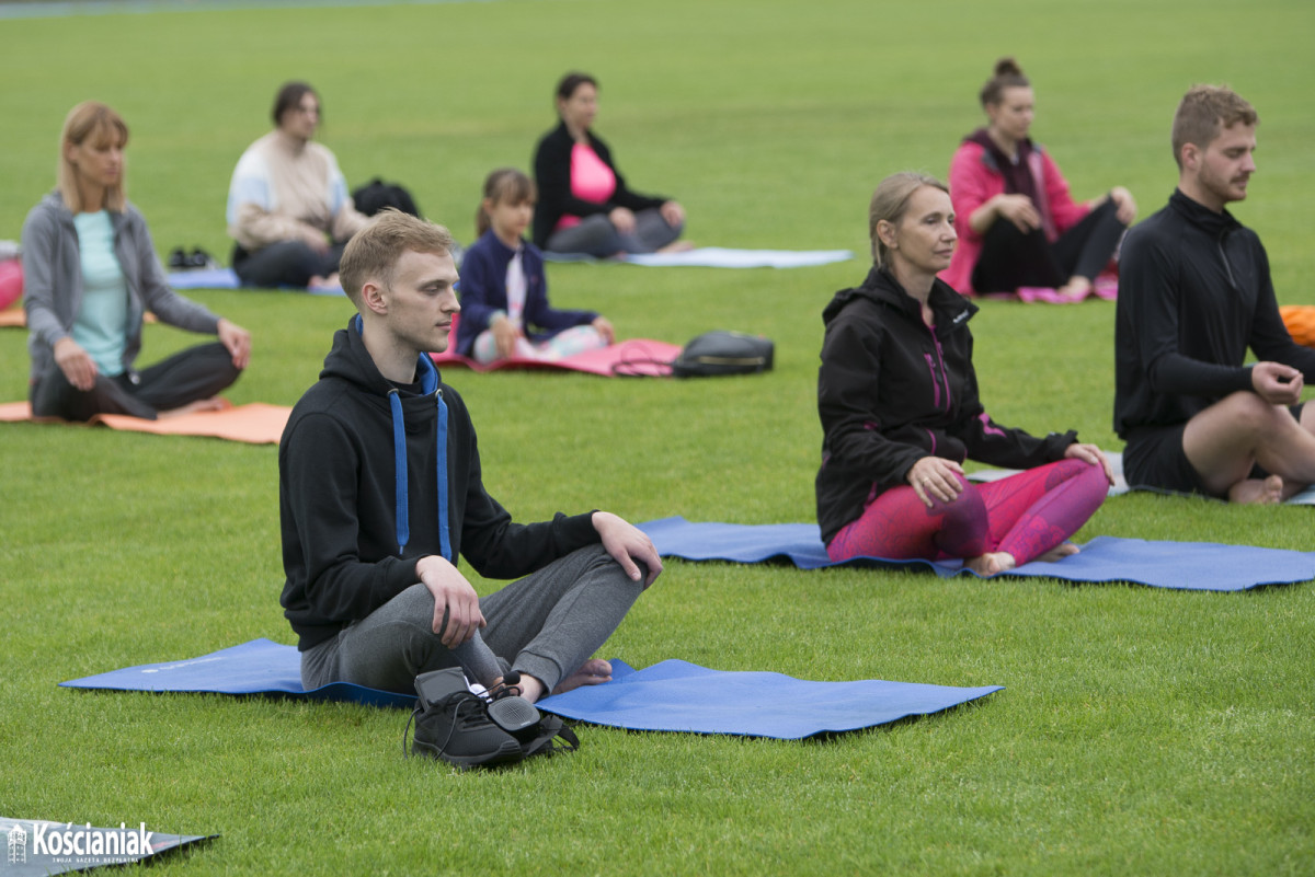 Joga na stadionie w Kościanie [ZDJĘCIA]