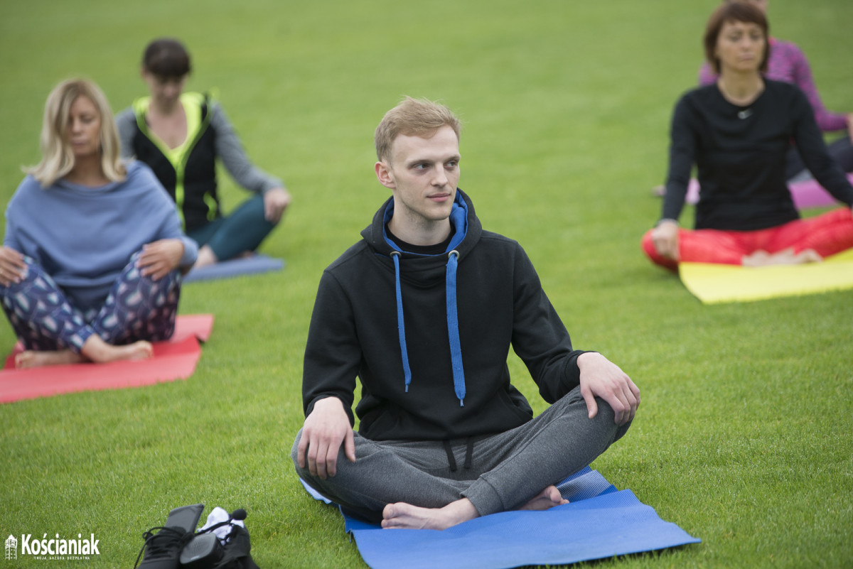 Joga na stadionie w Kościanie [ZDJĘCIA]