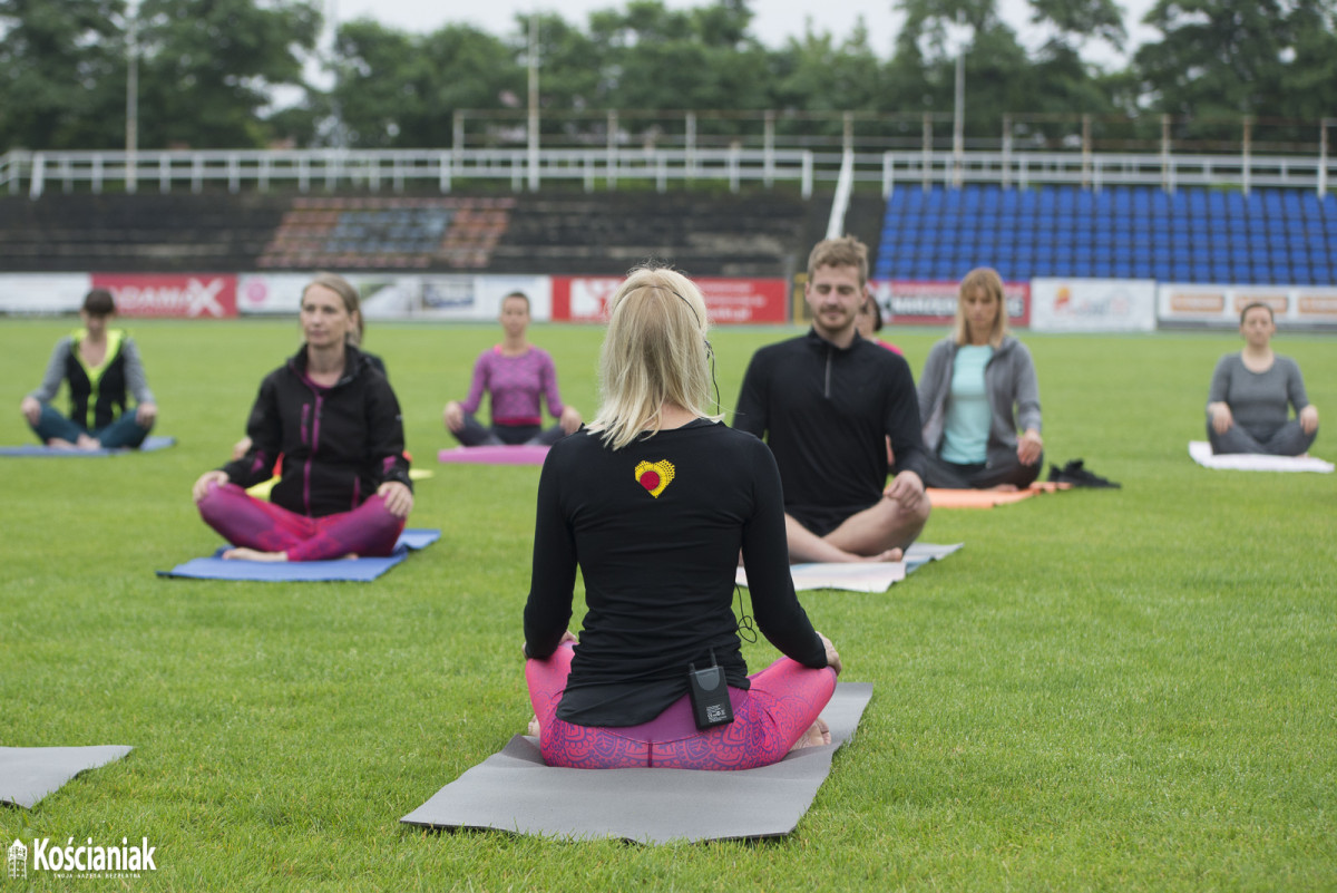 Joga na stadionie w Kościanie [ZDJĘCIA]