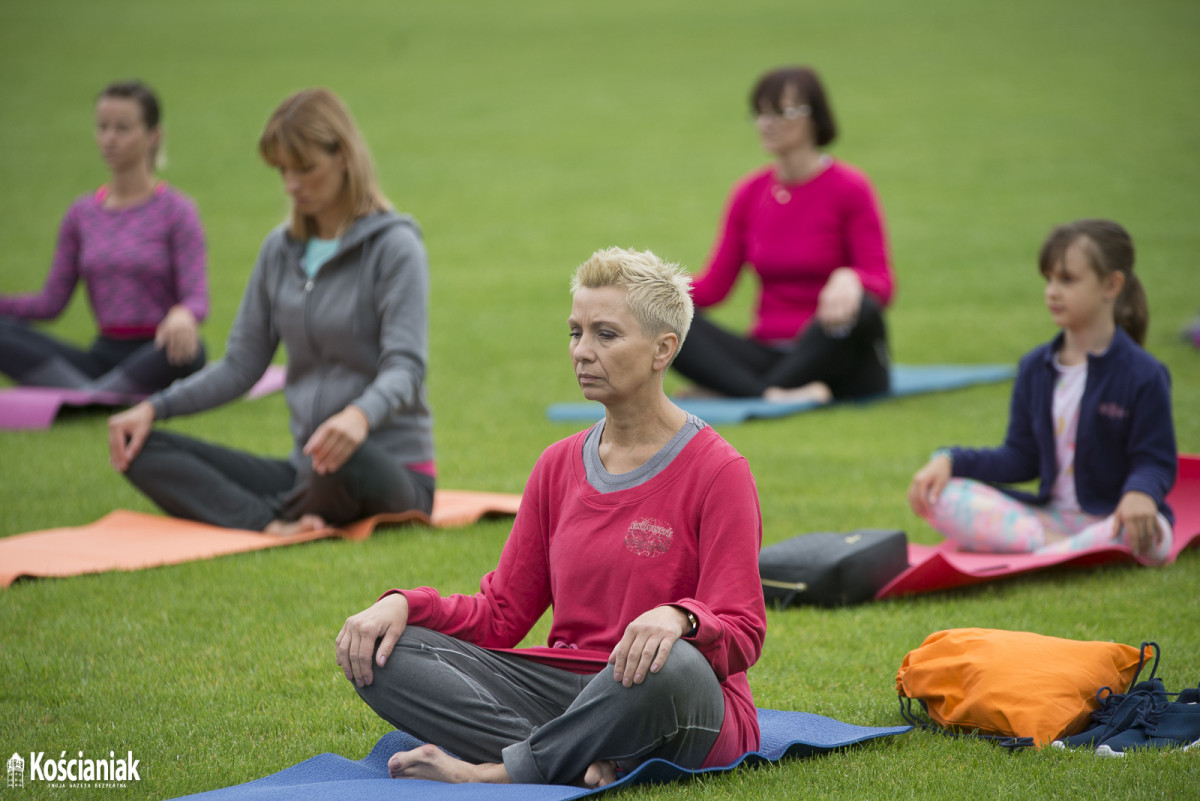 Joga na stadionie w Kościanie [ZDJĘCIA]