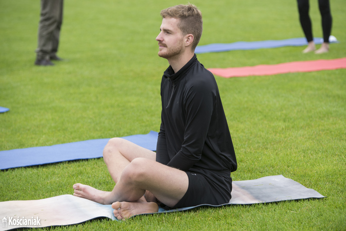 Joga na stadionie w Kościanie [ZDJĘCIA]
