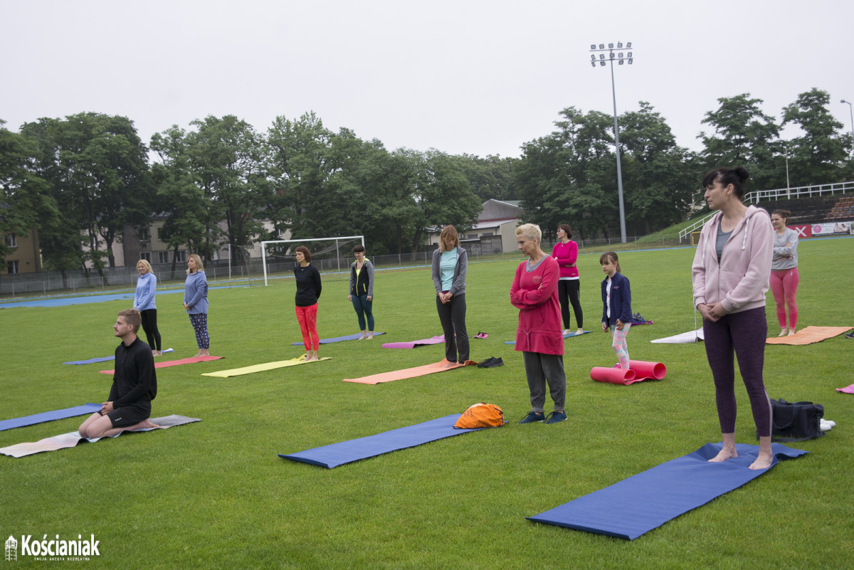 Joga na stadionie w Kościanie [ZDJĘCIA]