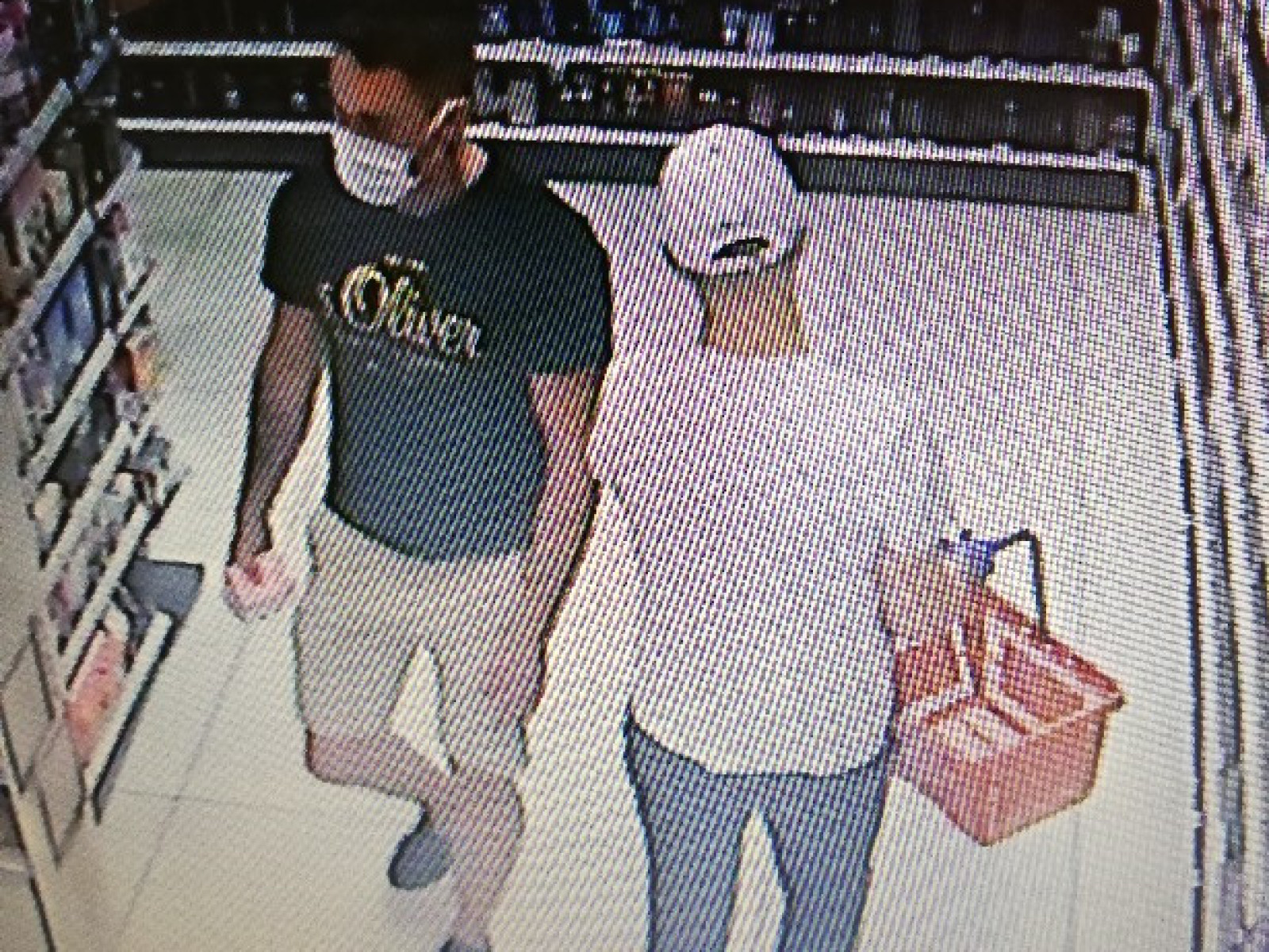 Ukradli kosmetyki o wartości ponad 2 tys. zł. Sprawcy poszukiwani