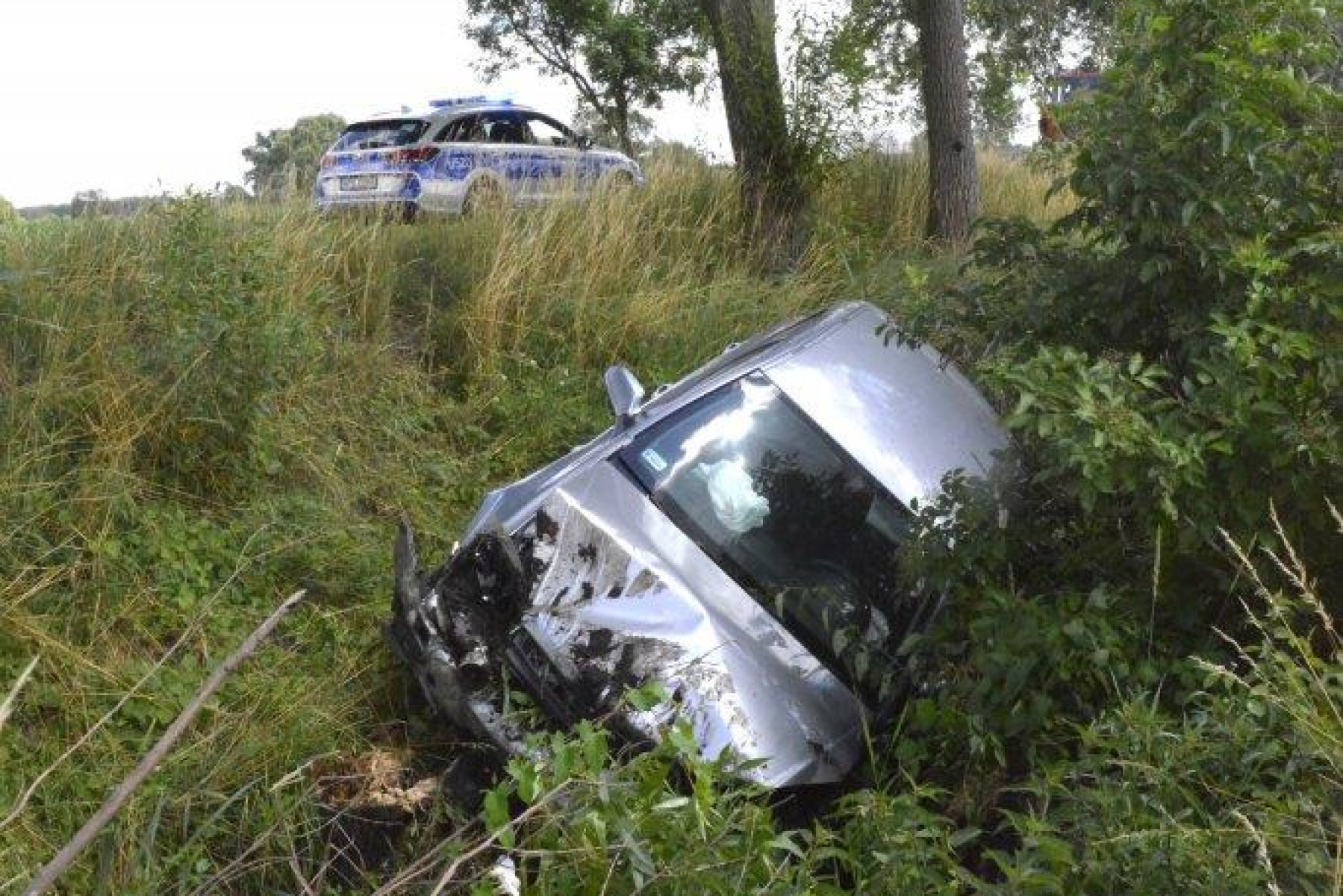 Kierująca wjechała do rowu pomiędzy Nielęgowem a Gryżyną