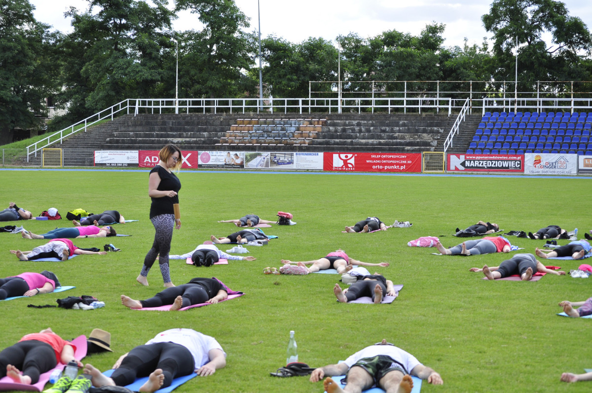 Joga na trawie w Kościanie [ZDJĘCIA]
