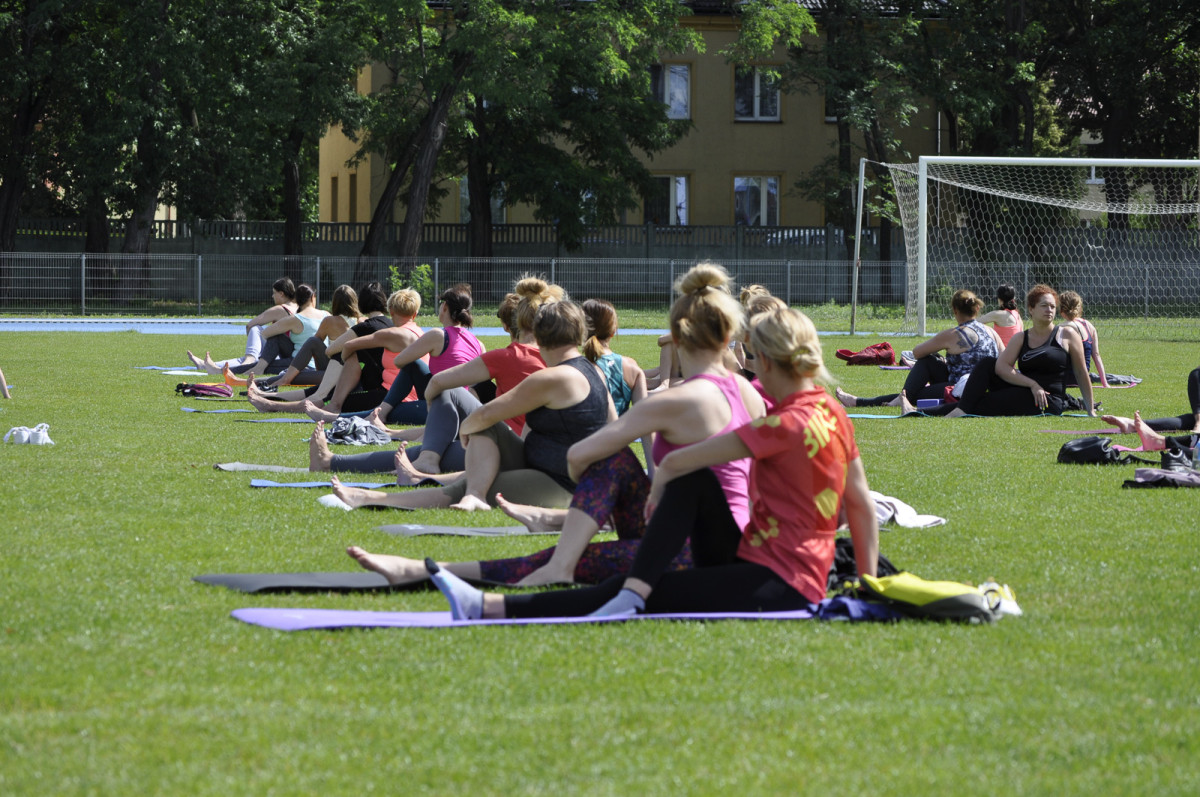 Joga na trawie w Kościanie [ZDJĘCIA]