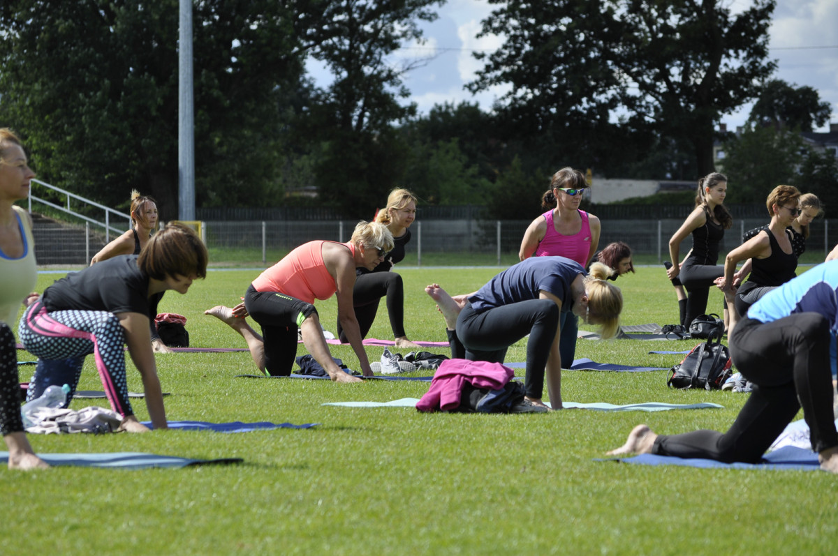 Joga na trawie w Kościanie [ZDJĘCIA]