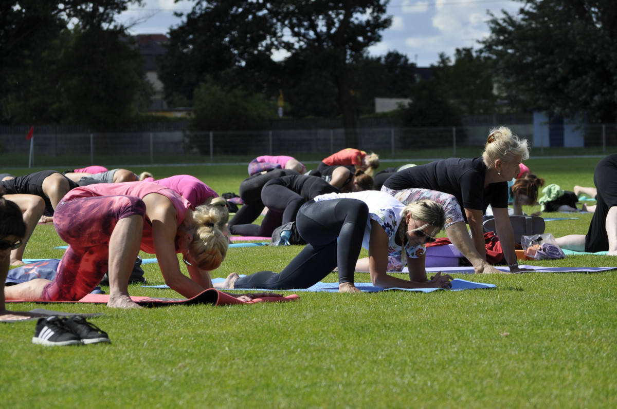 Joga na trawie w Kościanie [ZDJĘCIA]