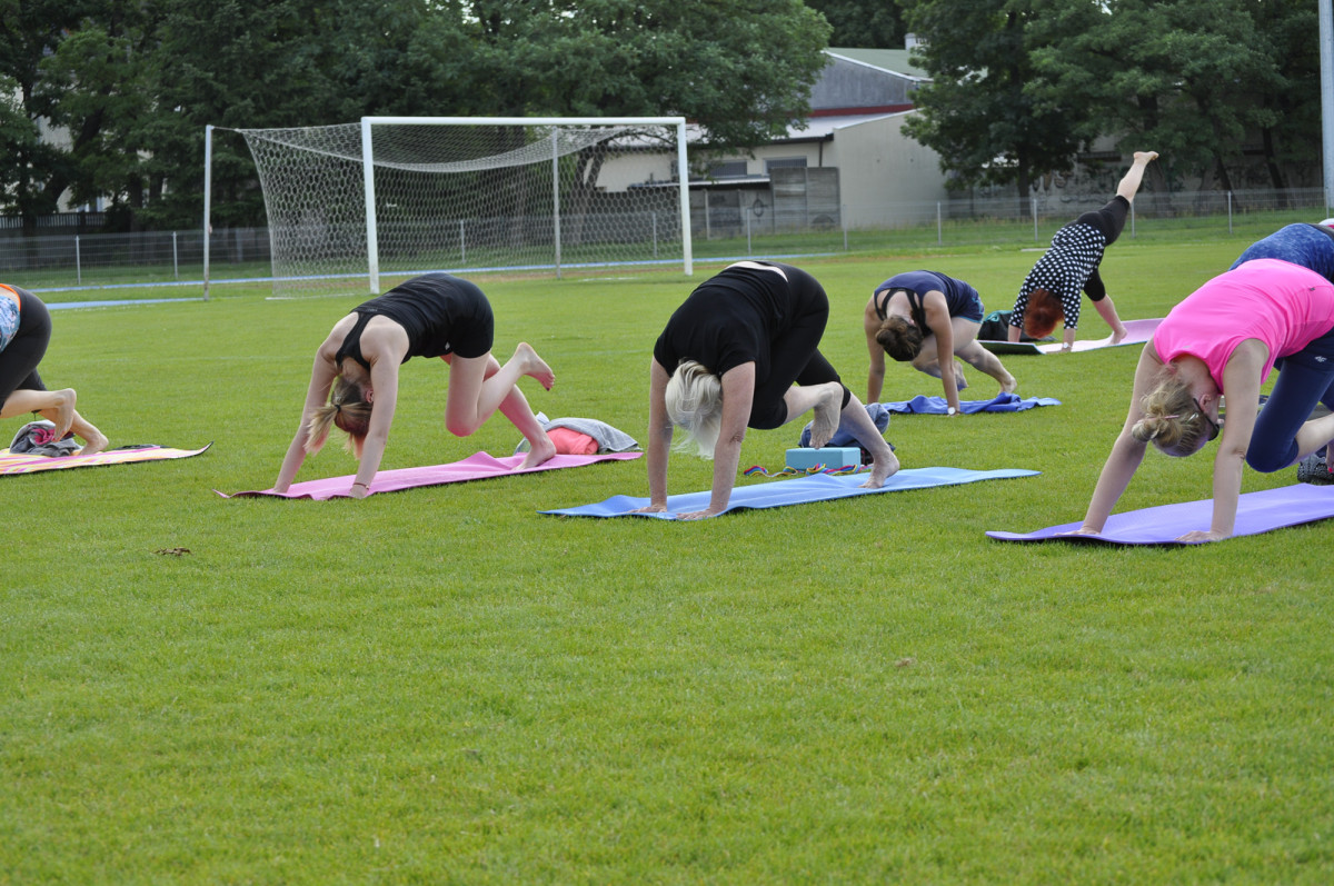 Joga na trawie w Kościanie [ZDJĘCIA]