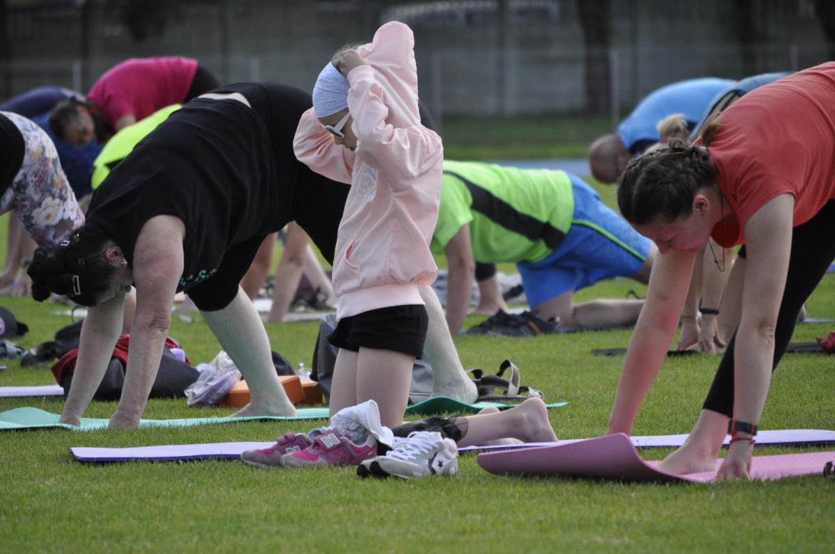 Joga na trawie w Kościanie [ZDJĘCIA]