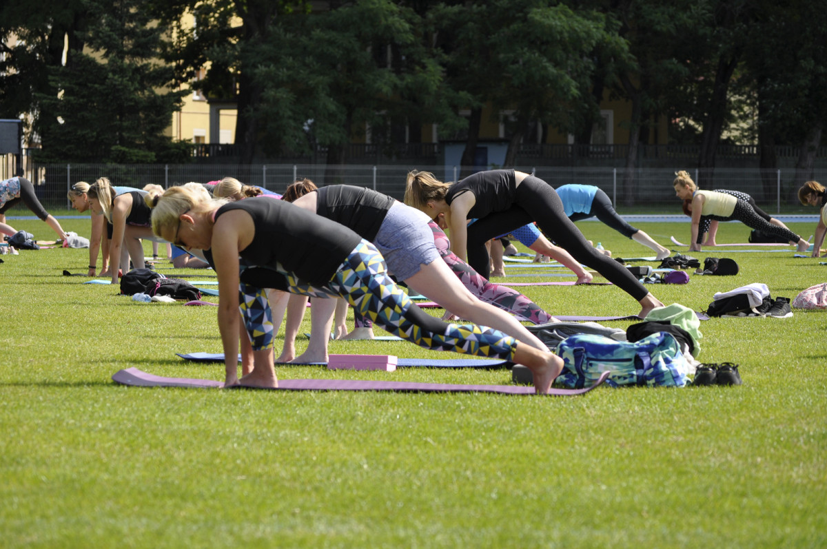Joga na trawie w Kościanie [ZDJĘCIA]