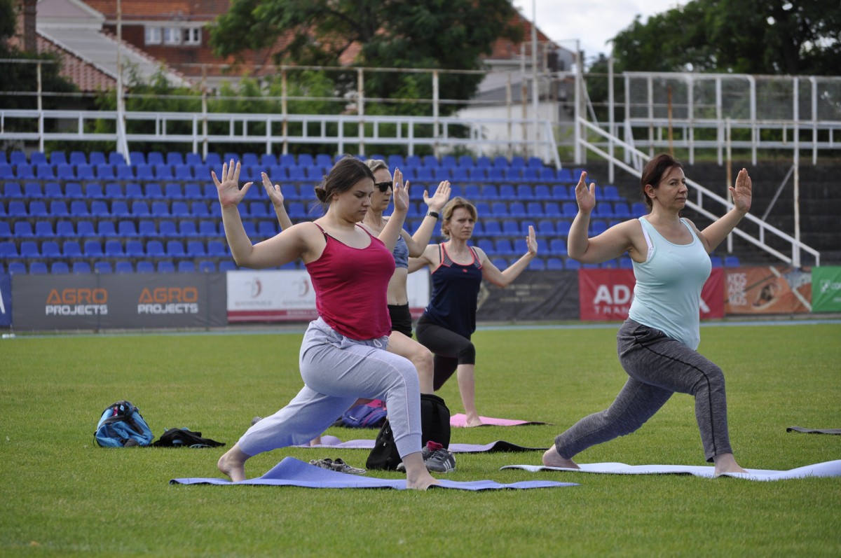 Joga na trawie w Kościanie [ZDJĘCIA]