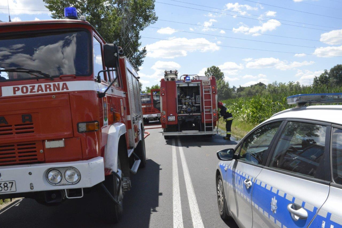 Pożar słomy na przyczepie