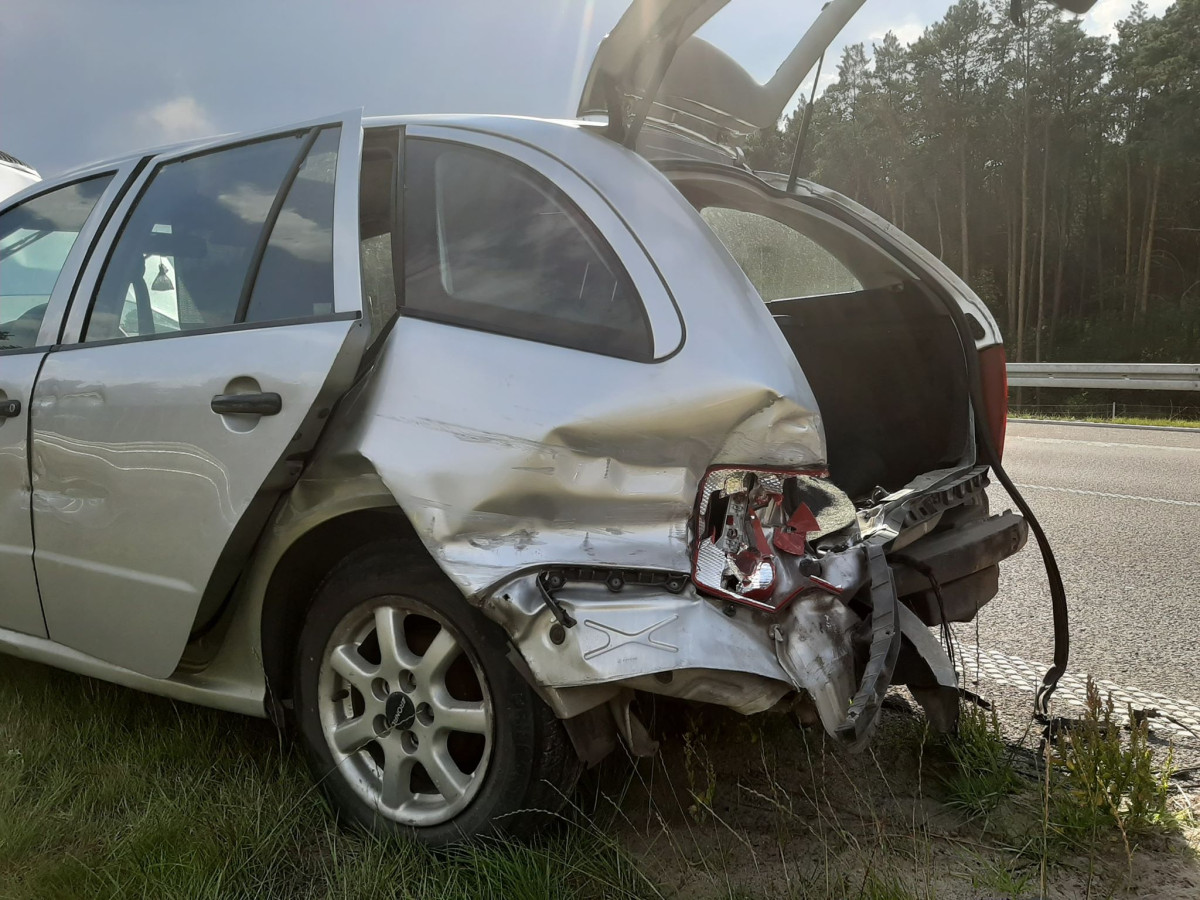 Pęknięta opona przyczyną wypadku na S5