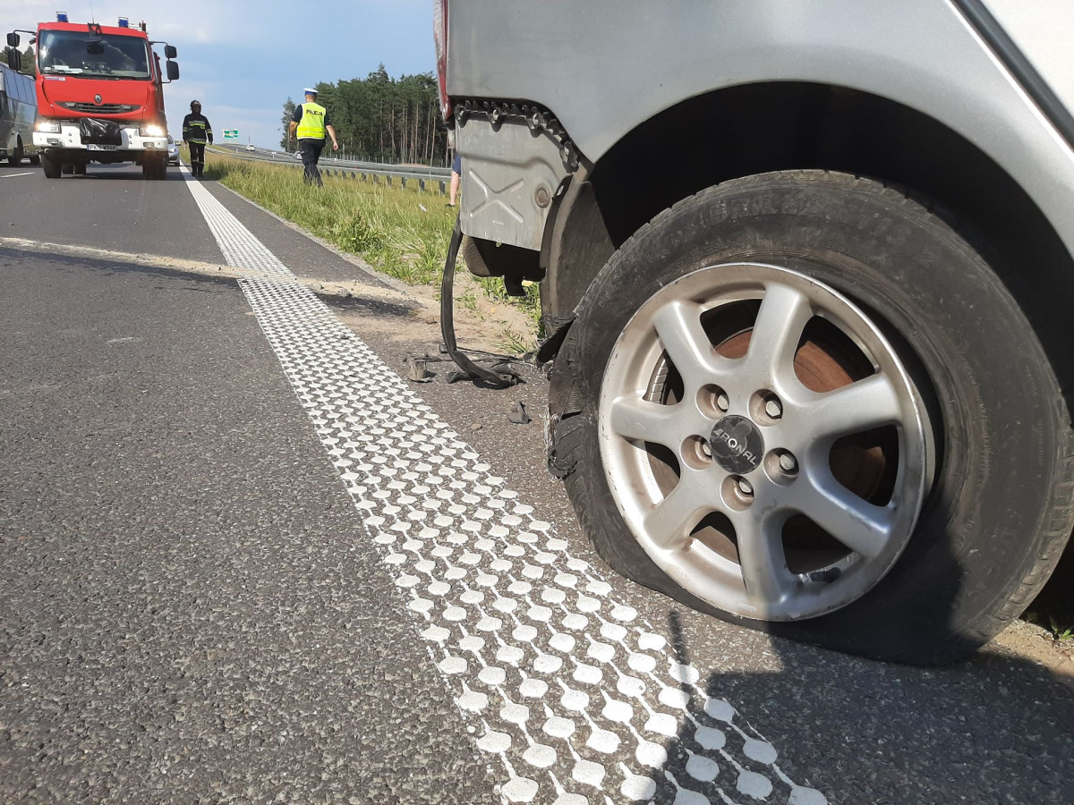Pęknięta opona przyczyną wypadku na S5