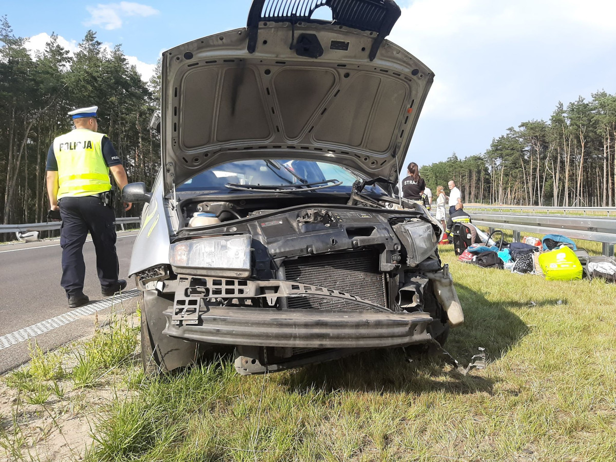 Pęknięta opona przyczyną wypadku na S5