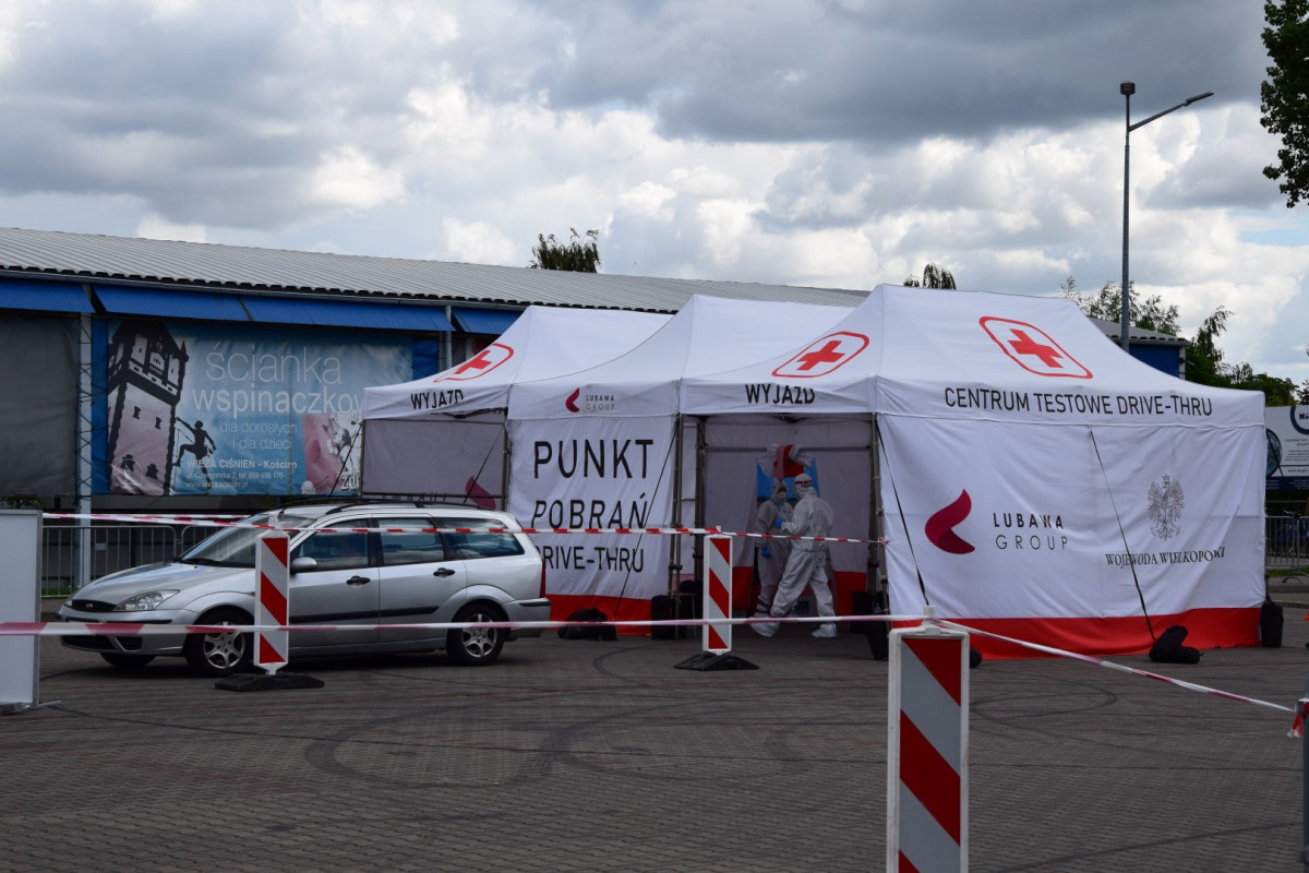 Testy w mobilnym punkcie trwają, chętnych nie brakuje [ZDJĘCIA]