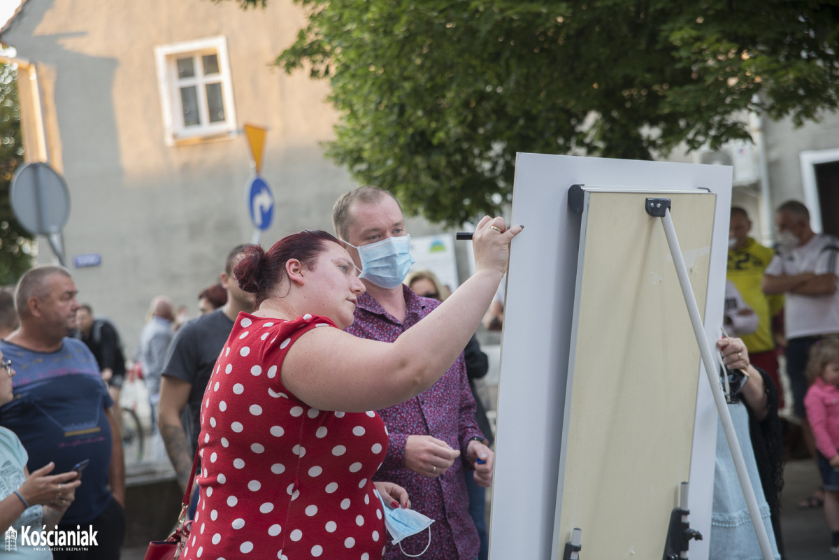 Tłumy pod farą. Podpisywali list do Prymasa Polski