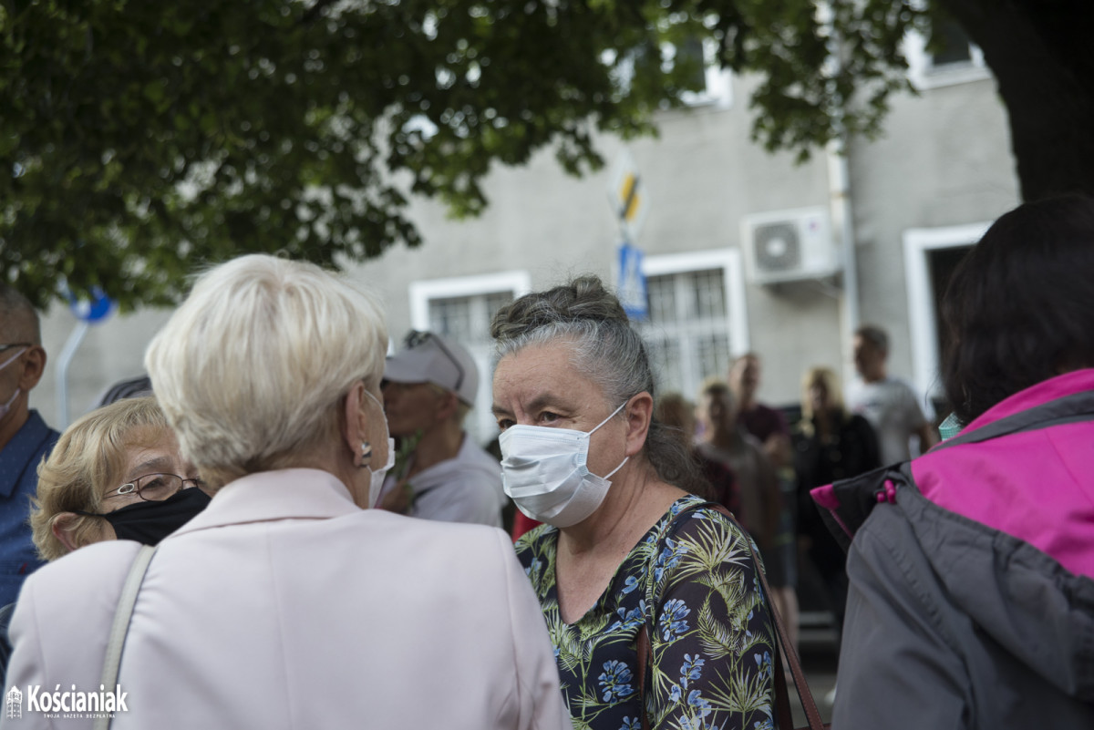 Tłumy pod farą. Podpisywali list do Prymasa Polski