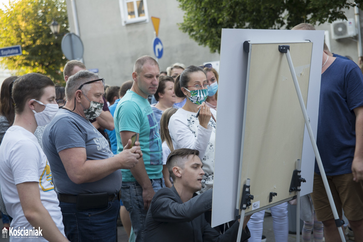 Tłumy pod farą. Podpisywali list do Prymasa Polski