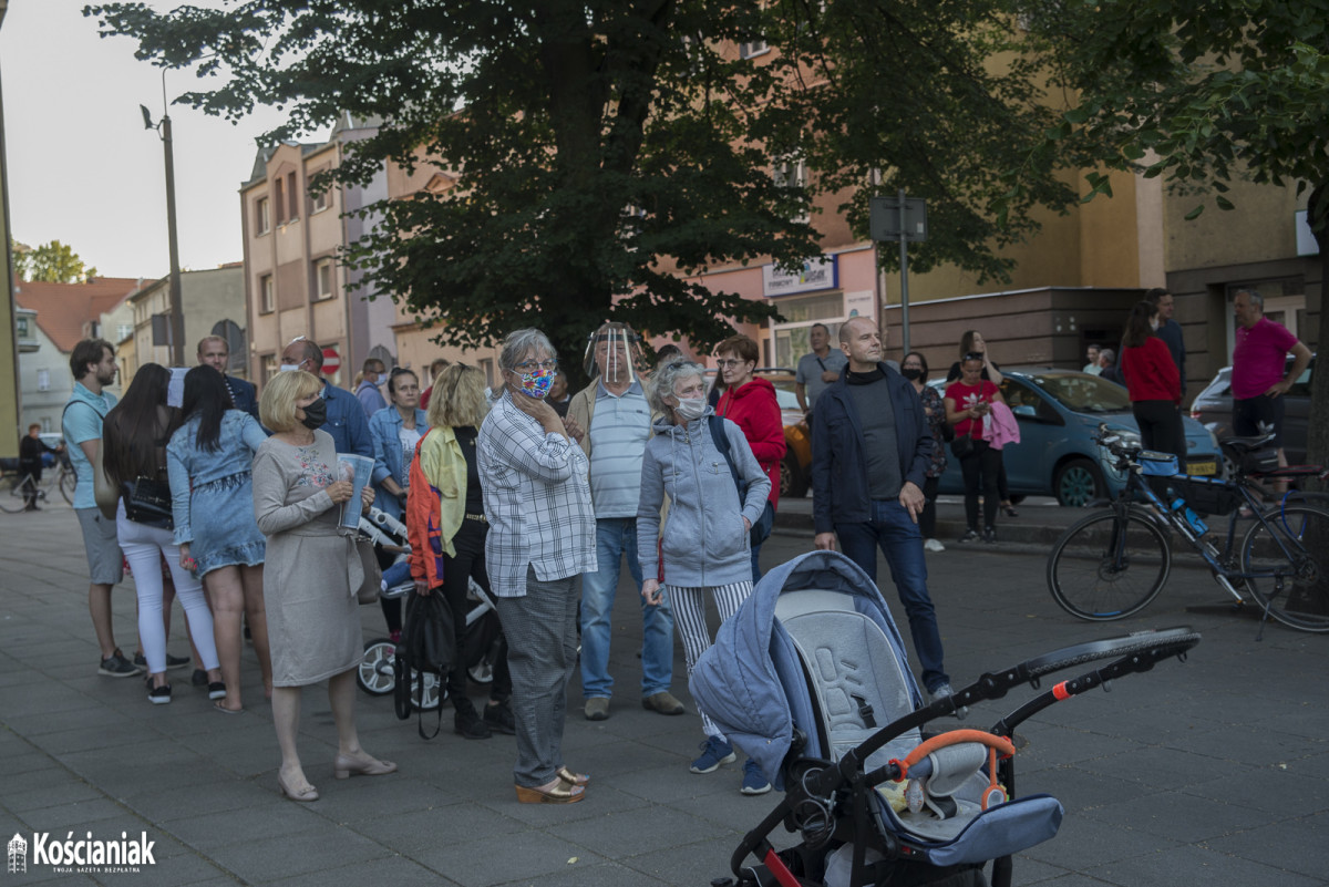 Tłumy pod farą. Podpisywali list do Prymasa Polski