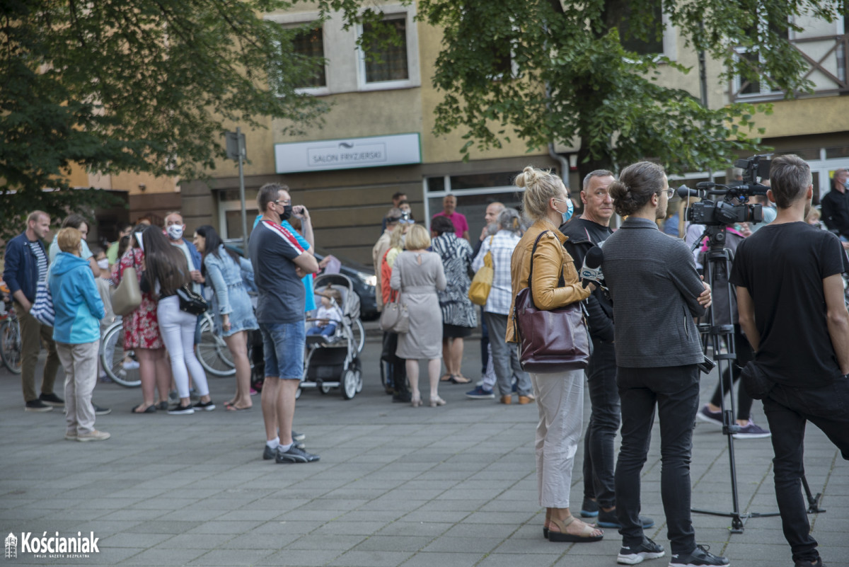 Tłumy pod farą. Podpisywali list do Prymasa Polski