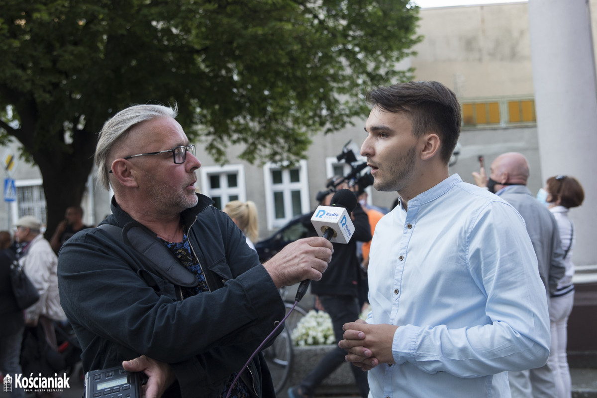 Tłumy pod farą. Podpisywali list do Prymasa Polski