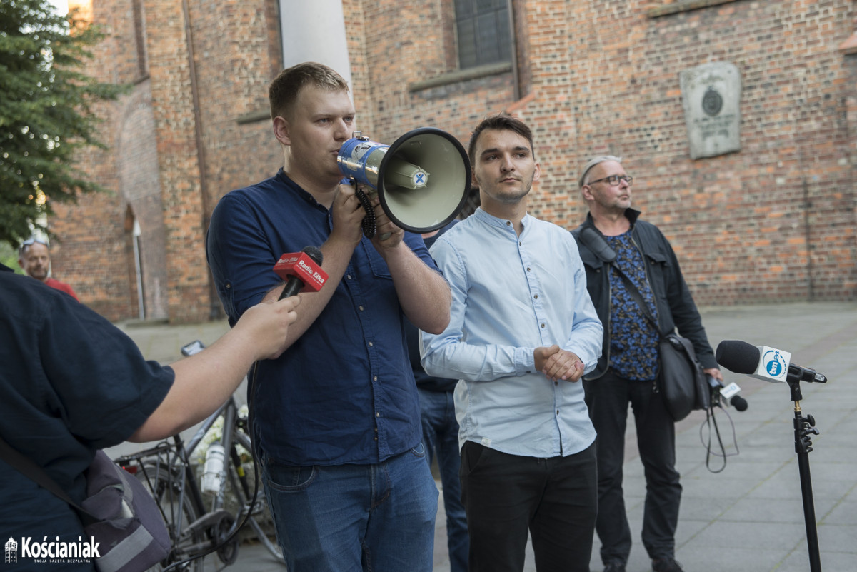 Tłumy pod farą. Podpisywali list do Prymasa Polski