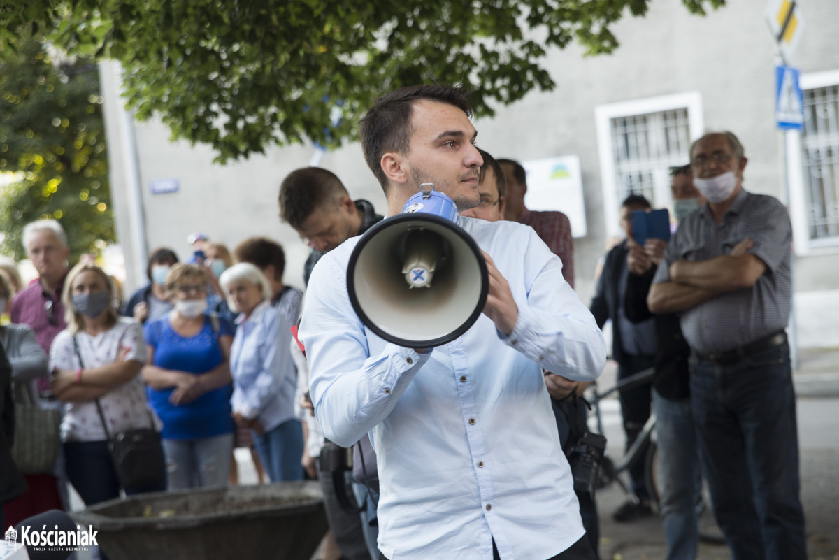 Tłumy pod farą. Podpisywali list do Prymasa Polski