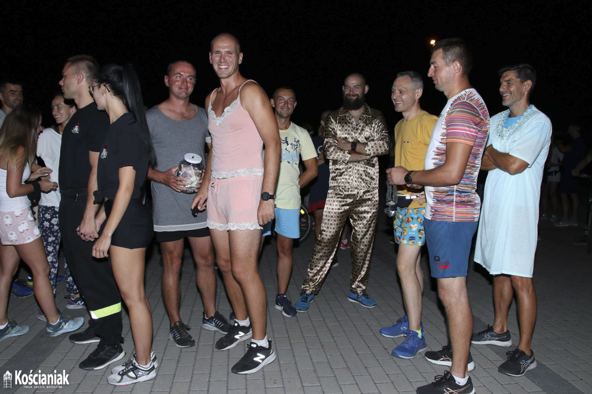 Radosny bieg w piżamach dla Ani i Łukasza [ZDJĘCIA]