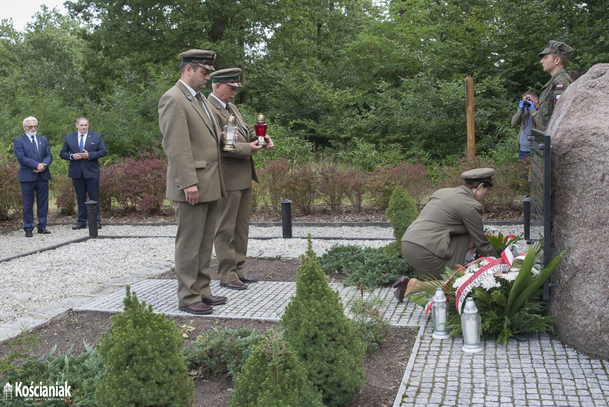 81. rocznica wybuchu II wojny światowej - złożenie kwiatów w lasku w Kurzej Górze