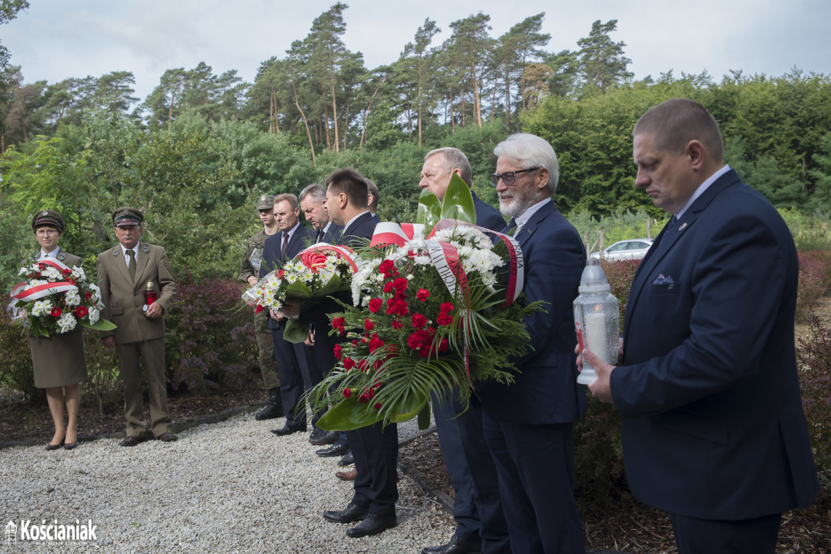 81. rocznica wybuchu II wojny światowej - złożenie kwiatów w lasku w Kurzej Górze