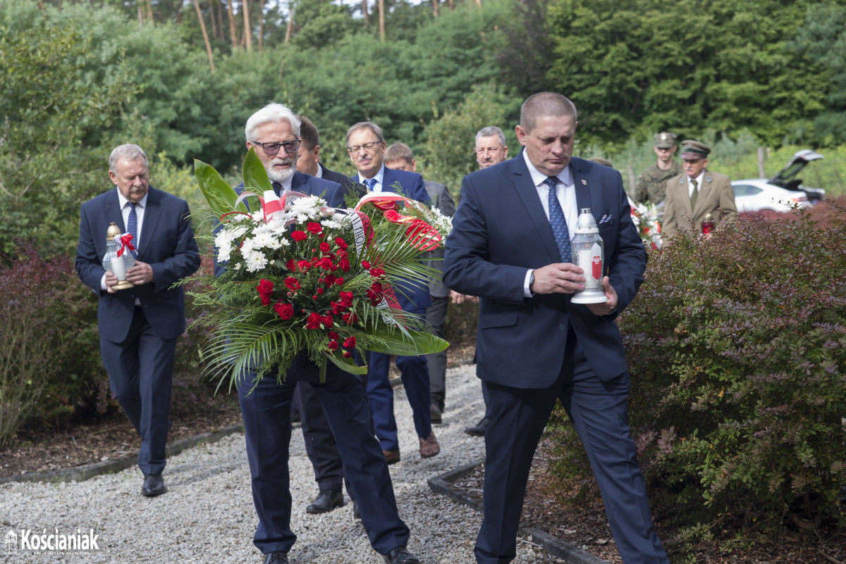 81. rocznica wybuchu II wojny światowej - złożenie kwiatów w lasku w Kurzej Górze