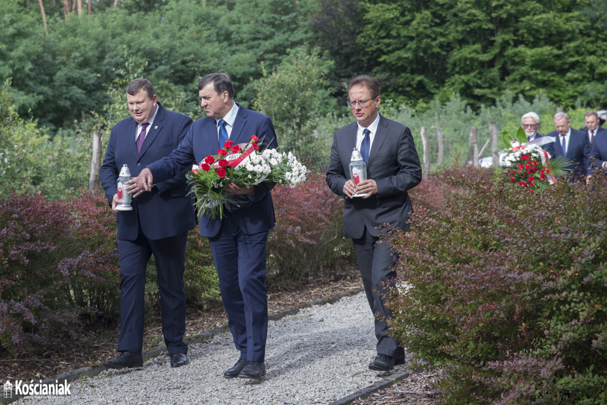 81. rocznica wybuchu II wojny światowej - złożenie kwiatów w lasku w Kurzej Górze
