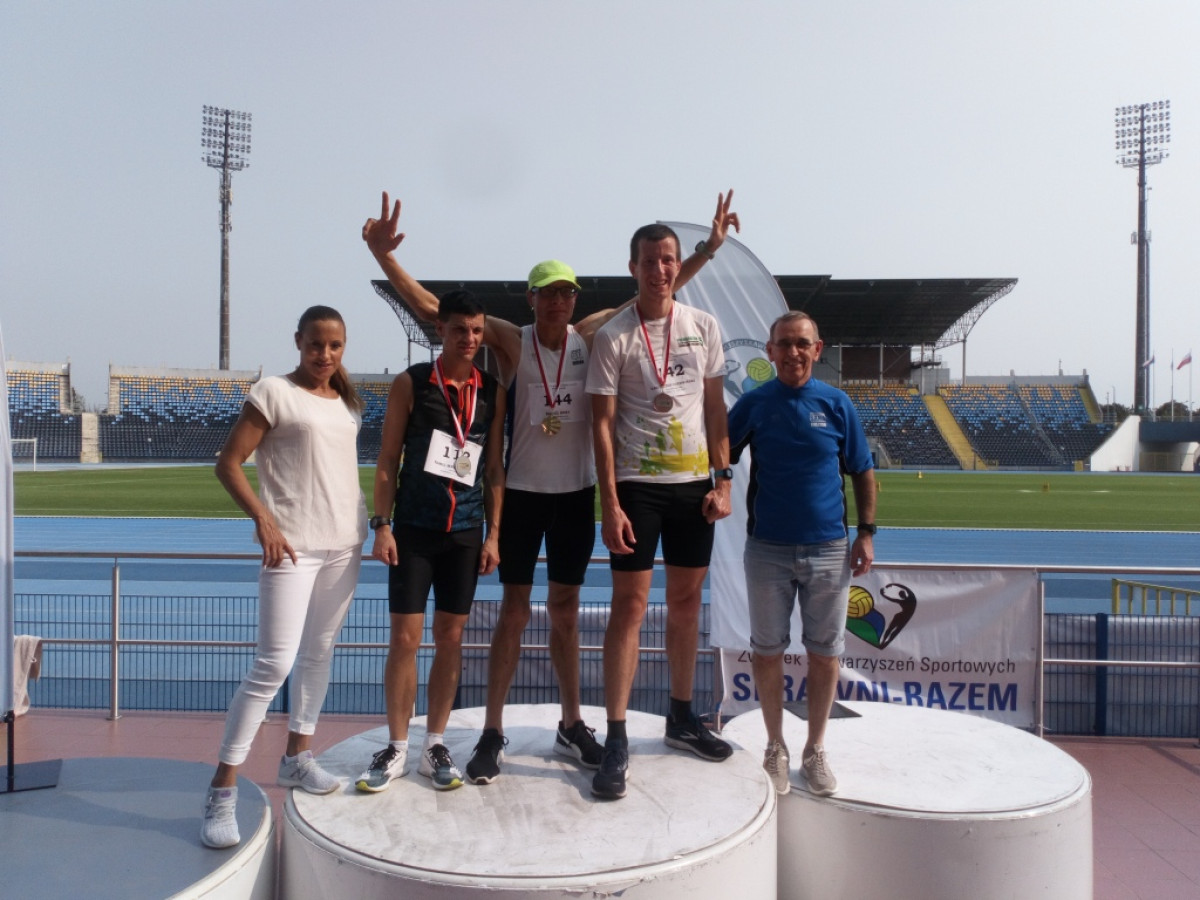 Zawodnicy Sany Kościan z medalami