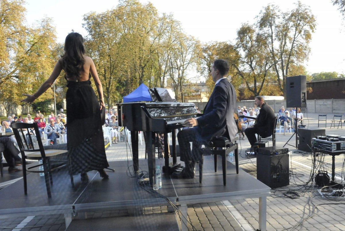 Koncert dedykowany seniorom w KOK [ZDJĘCIA]