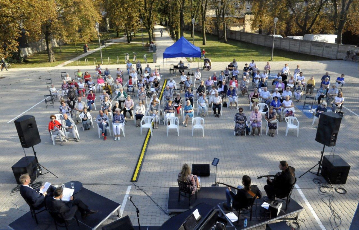 Koncert dedykowany seniorom w KOK [ZDJĘCIA]
