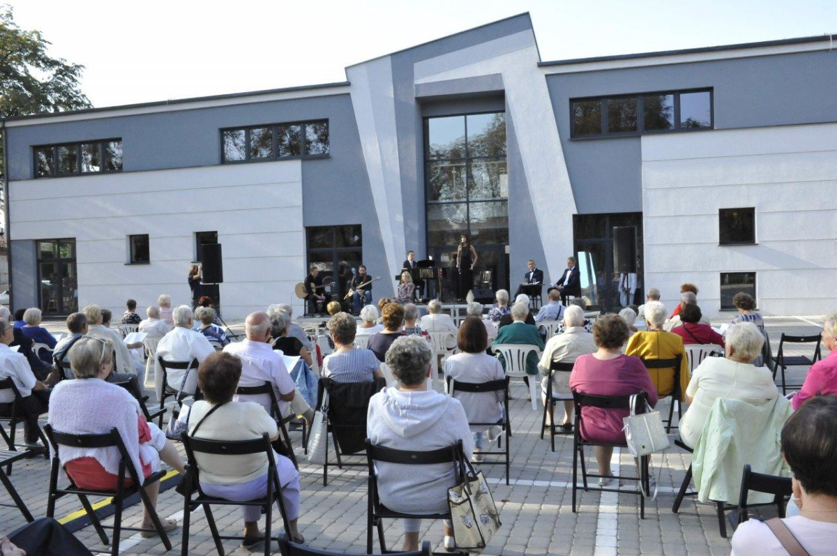 Koncert dedykowany seniorom w KOK [ZDJĘCIA]