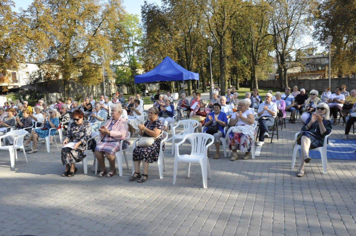 Koncert dedykowany seniorom w KOK [ZDJĘCIA]