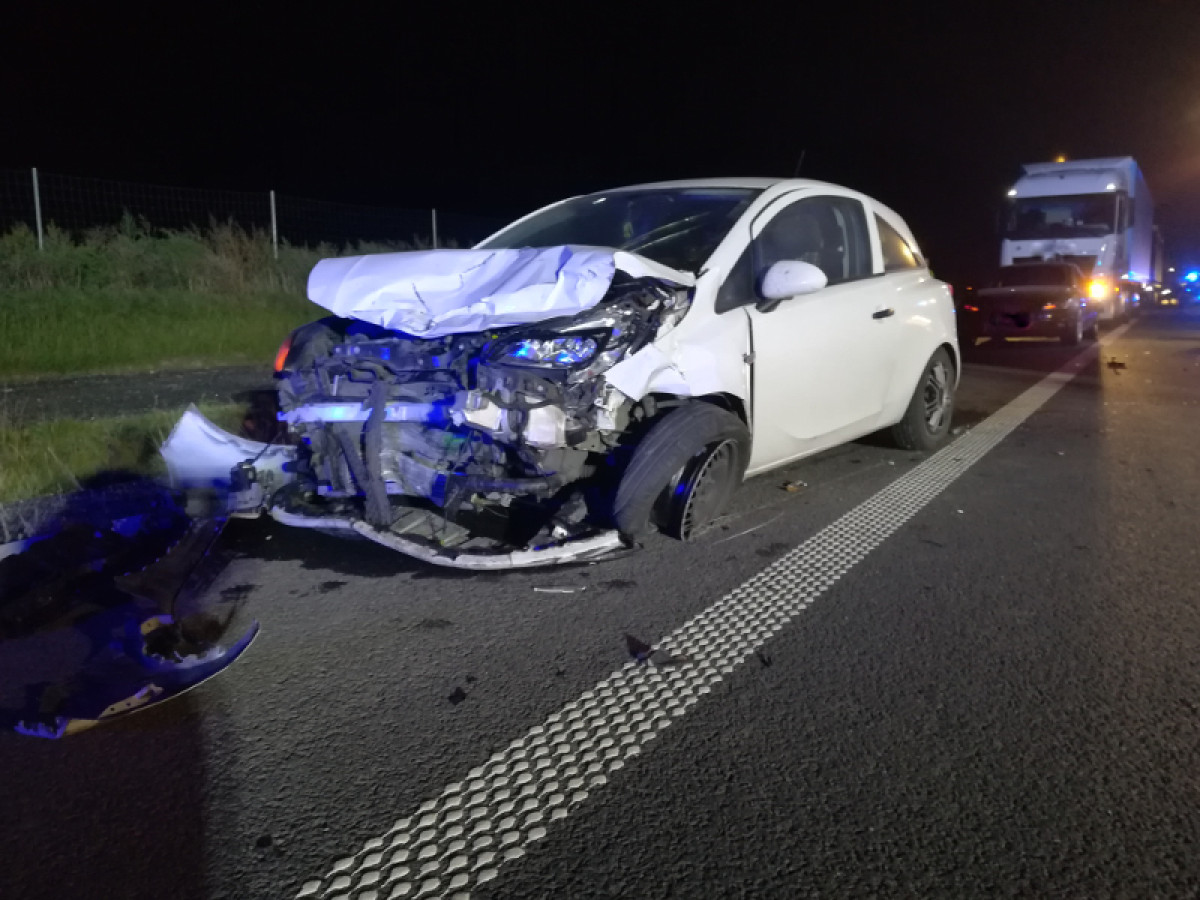 Wypadek na S5. Pasażer został uwięziony w aucie